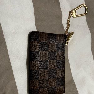 LV Pouchette